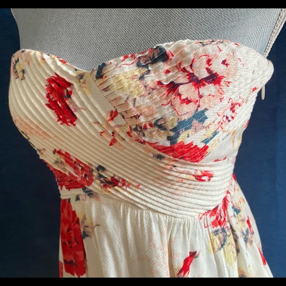 Gorgeous, floral dress in perfect condition. - Picture 4 of 6